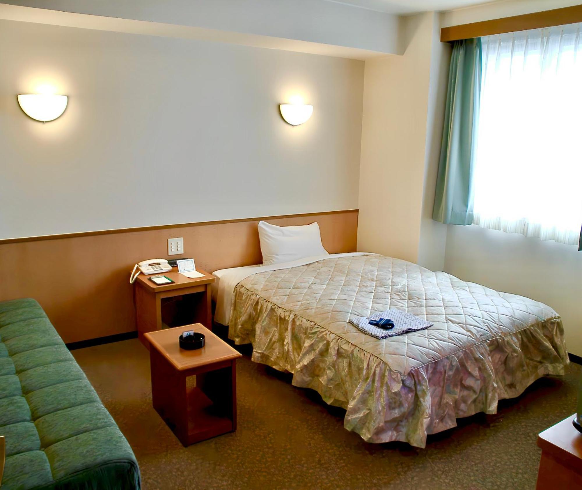 Yonago Universal Hotel Екстериор снимка